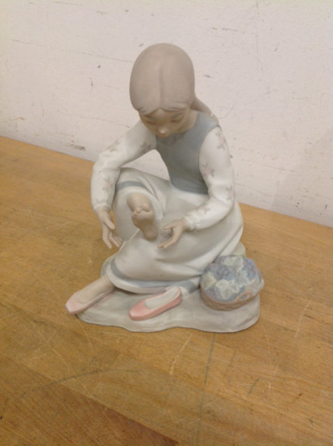 Porcelian Spain Girl W Shoes