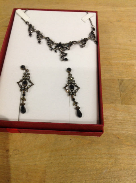 Necklace- Silver & Black Stones W Earrings