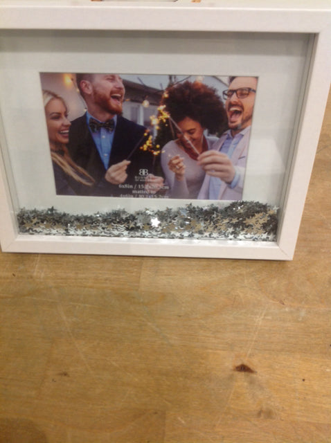 Photo Frame- 4" X 6" White Silver Stars