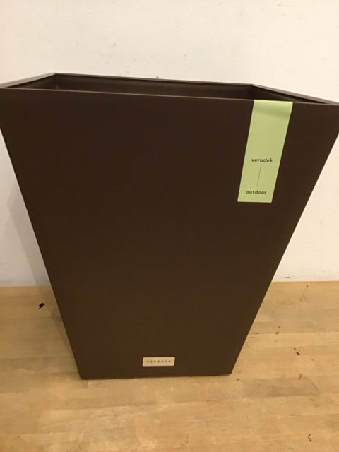 19" Veradek V-Resin Taper Planter