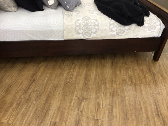 AS-IS Bassett Wood Panel Queen Bed(Chips On Siderails Both)