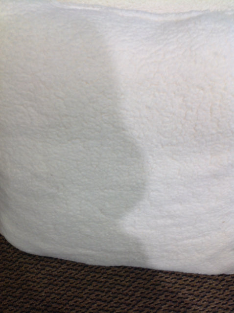 Pillow- 24" White Sherpa