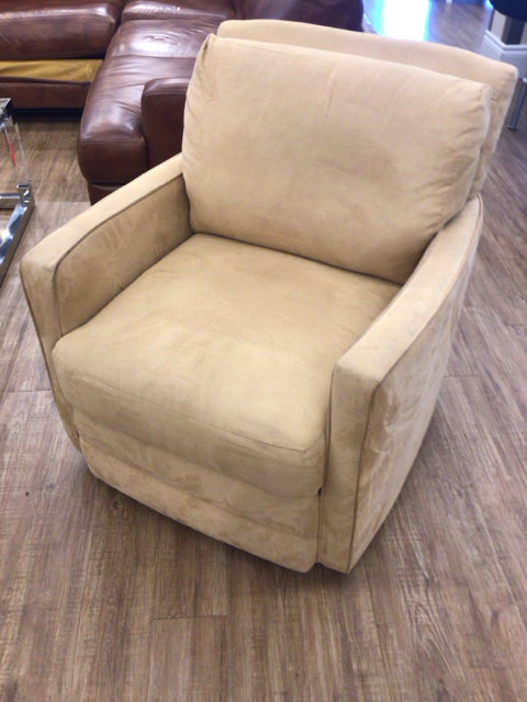 Bassett Light Yellow Swivel Club Chair