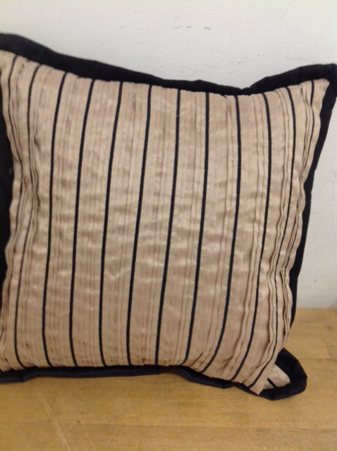 Pillow- 18" Champagne & Black Pleated