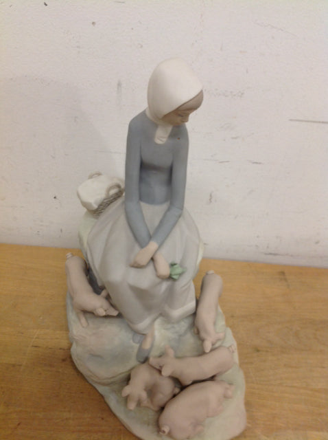 Porcelain - Lladro Matte Girl W Pigs