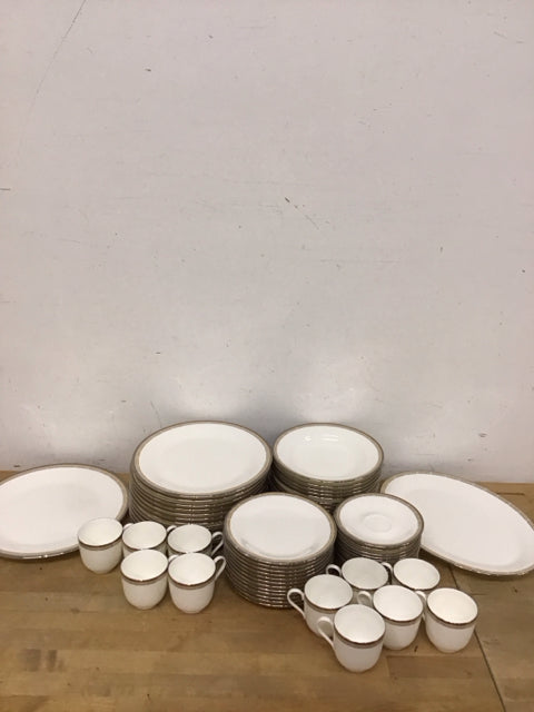 5PPS For 12 Mikasa Accent Gold Dinner Service