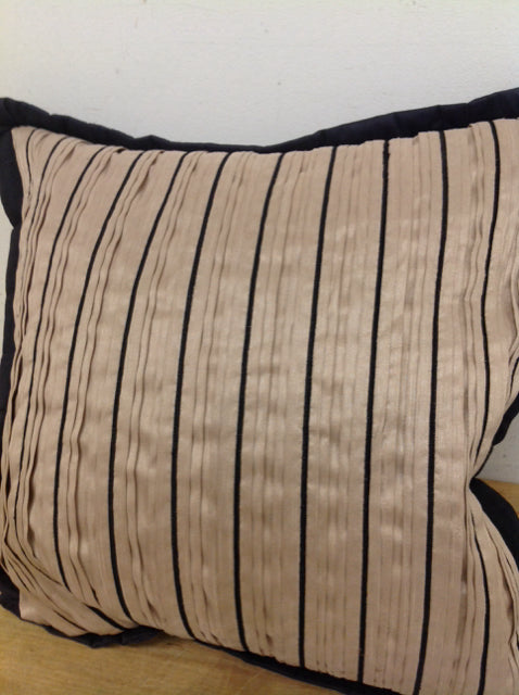 Pillow- 18" Black & Tan Pleats