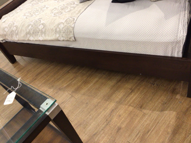 AS-IS Bassett Wood Panel Queen Bed(Chips On Siderails Both)