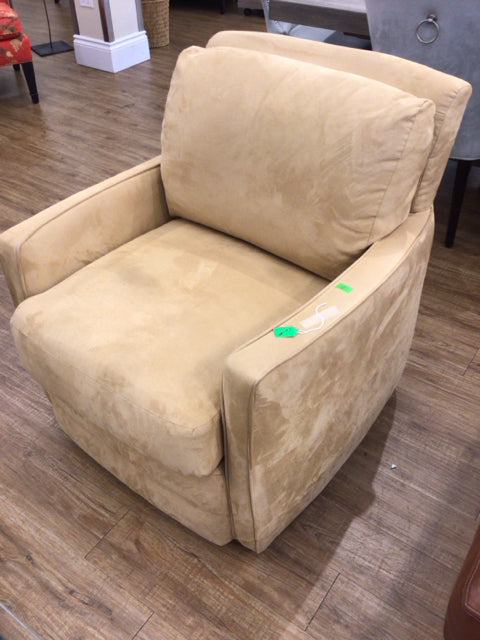Bassett Light Yellow Swivel Club Chair