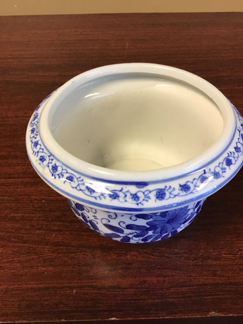 5.5" Round Blue & White Chinoiserie Pot