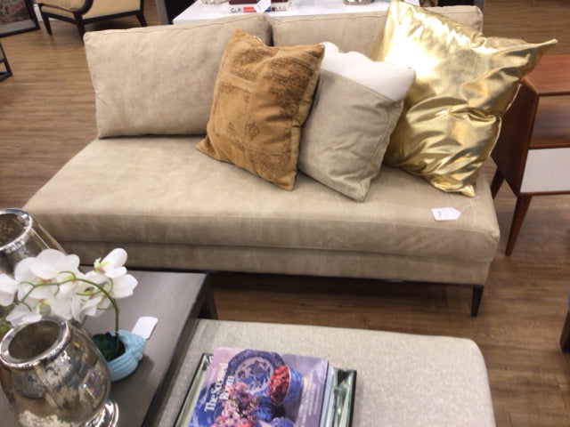 Sierra Mo'veis Armless Loveseat w/Pillow