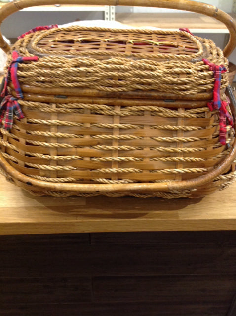 Vintage Picnic Basket Set