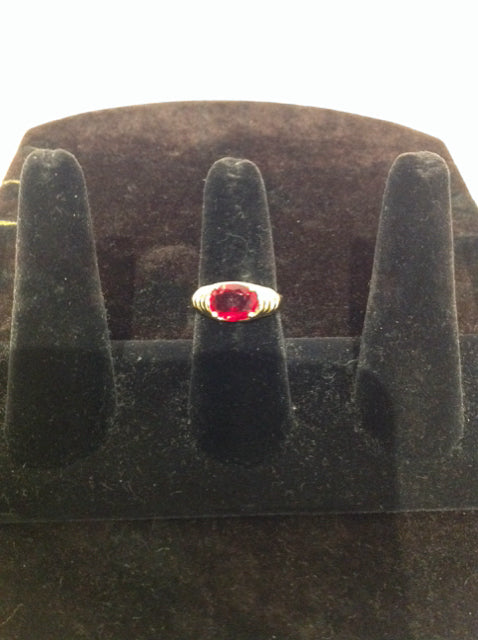 Gold Ring w/Red Crystal