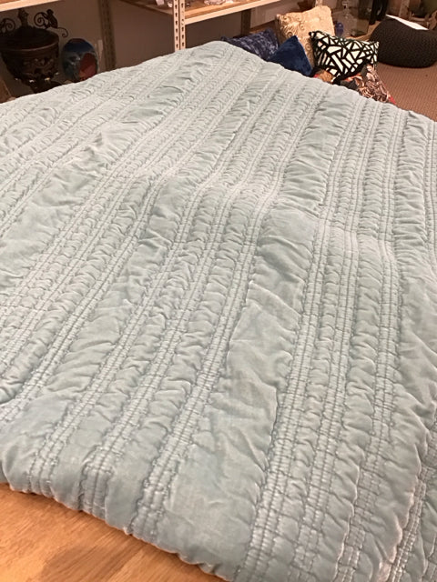 QUEEN Aqua Quilted Velour Comforter