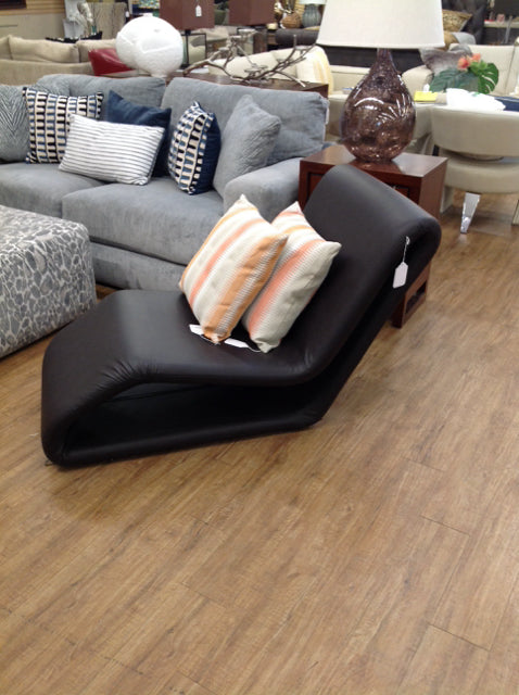 Tupelo Loop Lounge Chair
