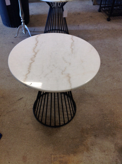 Rd Marble Top/Black Metal Accent Table