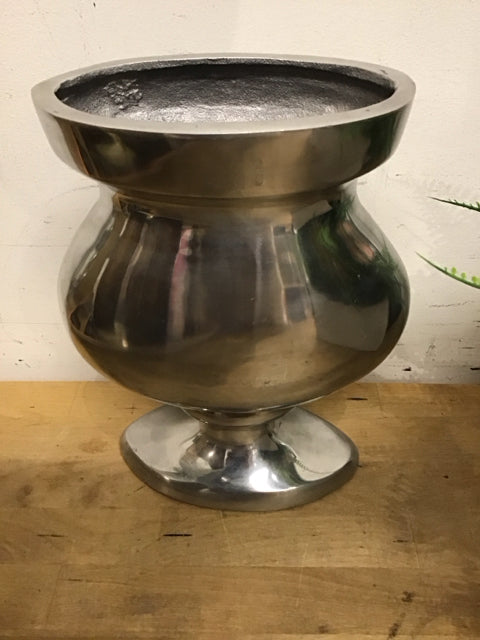 11" Armatele Metal Trophy Style Vase