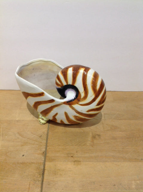 7" Footed Shell Small Vase