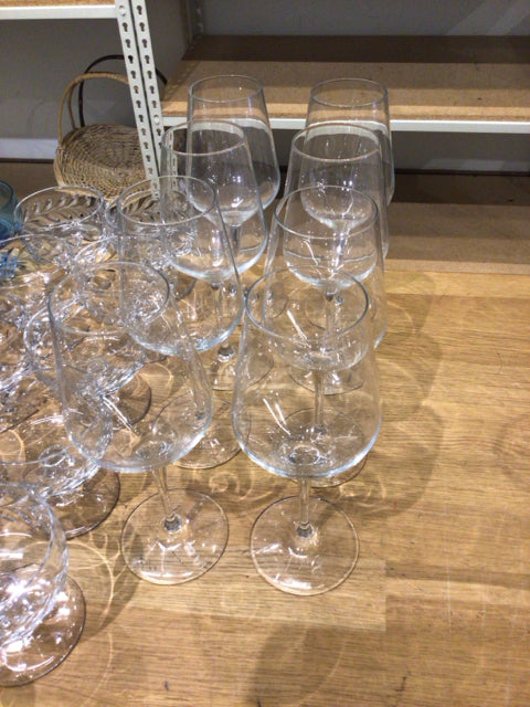 Set Of 8 Clear Footed Wine Glasses