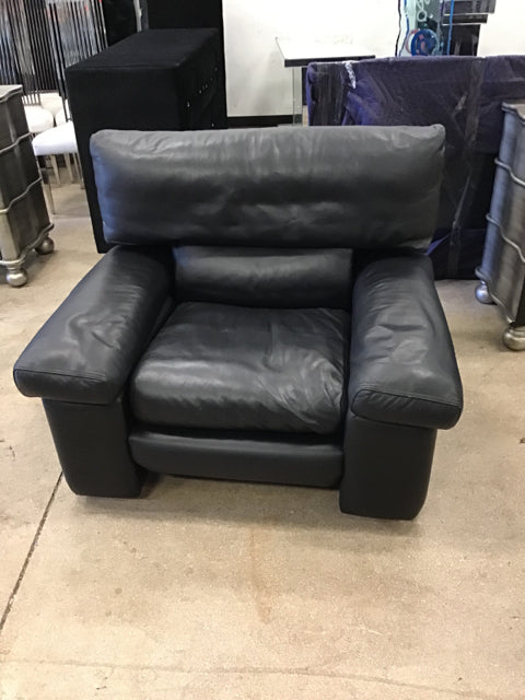 BIF Black Leather Lounge Chair