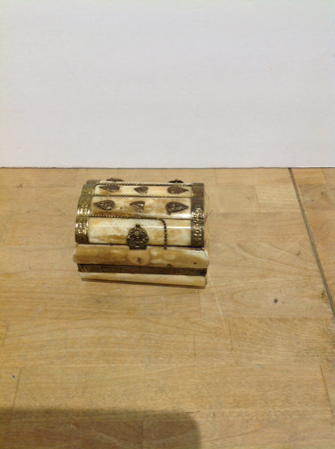 4" Bone Trinket Box