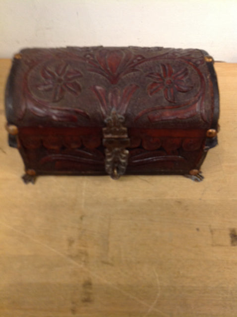 7" Wood Carved Trunk Box