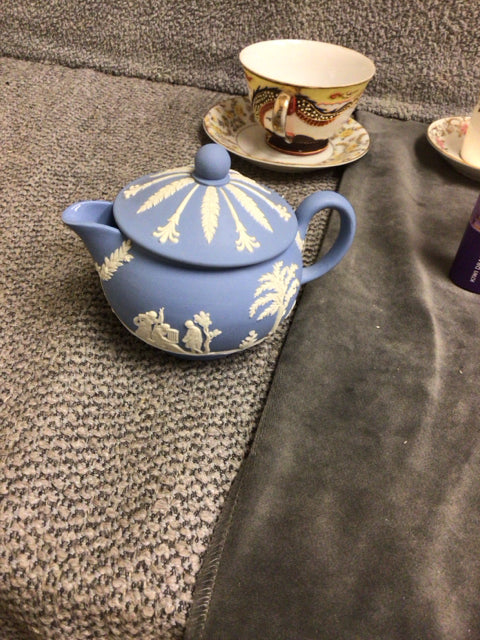 WedgeWood Creamer W/Lid