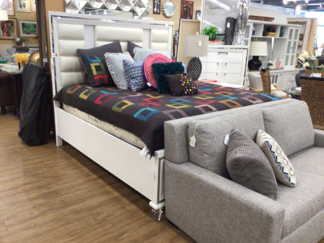 City Furniture Vegas White Platform King Storage Bed