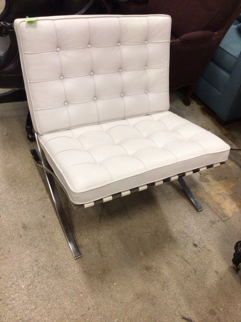 Knoll Off White Leather Barcelona Chair