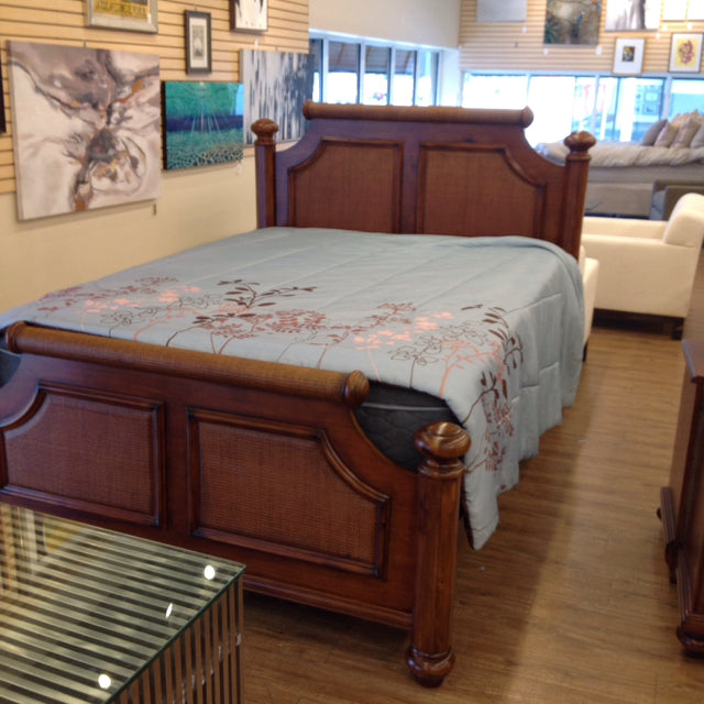 Queen Tommy Bahama Style Bed