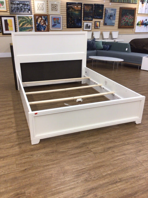 Kaiser Furniture White Panel Queen Bed