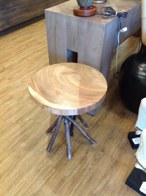 22" Round Natural Wood End Table
