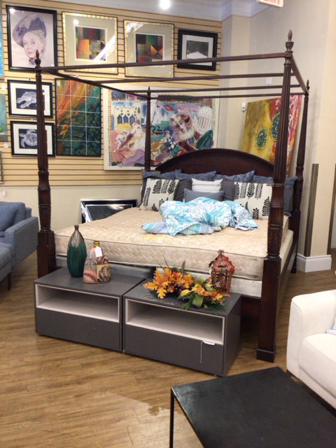 AS-IS Bombay Company Wood Canopy Poster King Bed(Center Support Broken)