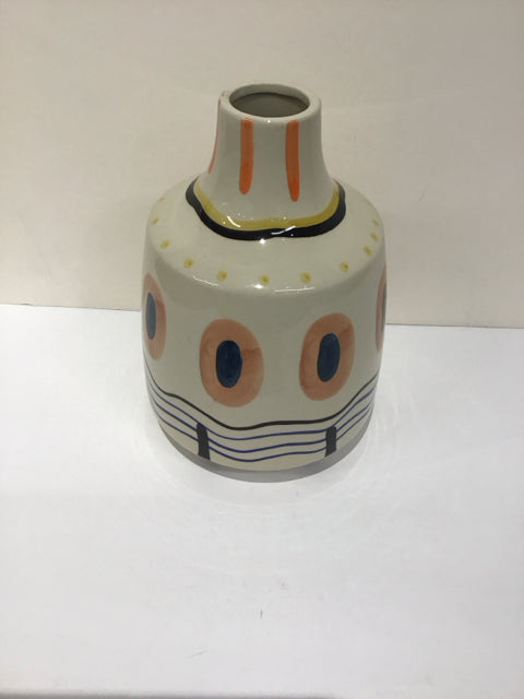 8.5" White Glazed Porcelain Vase w/Decorative Design
