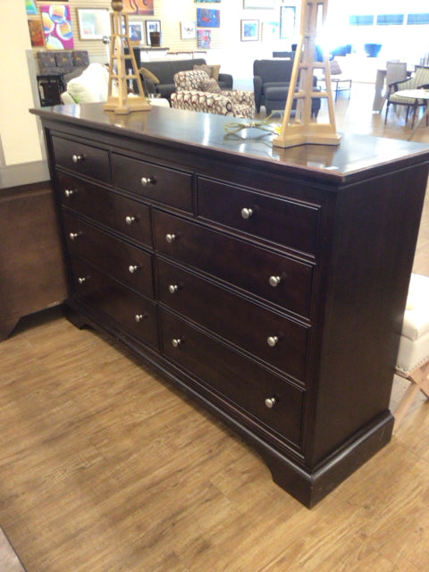 Stanley Furniture Brown 9 Drawer Dresser