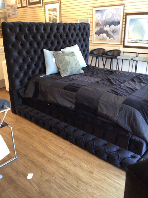 Black Velvet Tufted Upholstered Platform Queen Bed