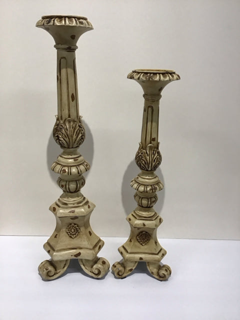 23,20 Graduated Wood Column Candle Holders