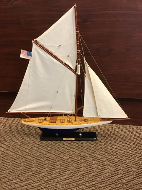 26"x22" Model Sailboat Defender