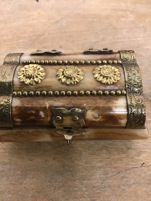 1.5"x2" Gold Embellished Trinket Box