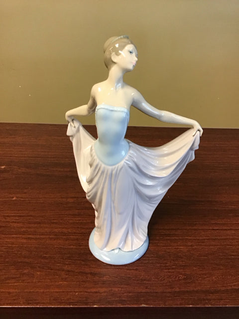 7" Lladro Dancer