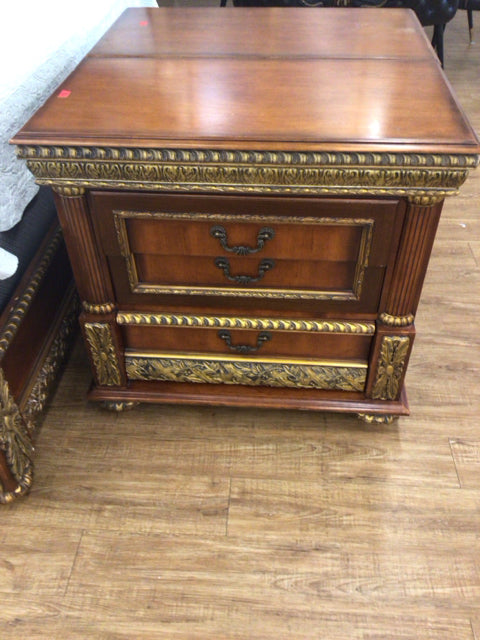 18" X 33" X 31" Brwon Wood Gold Accent Three Drawer Nightstand