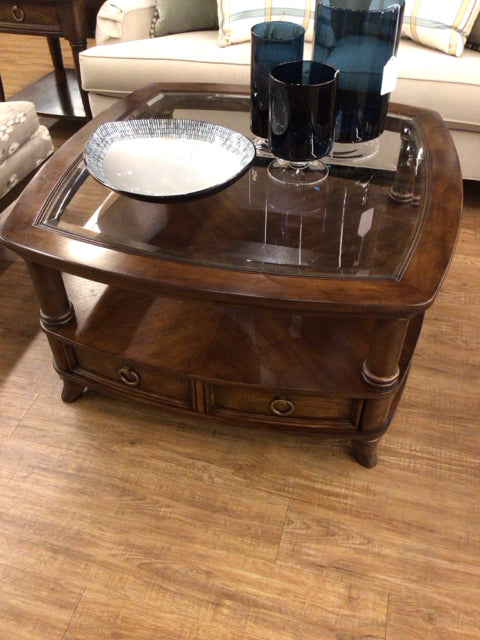 40" X 21" X 40" Hammary Furniture Magellan Square Cocktail Table