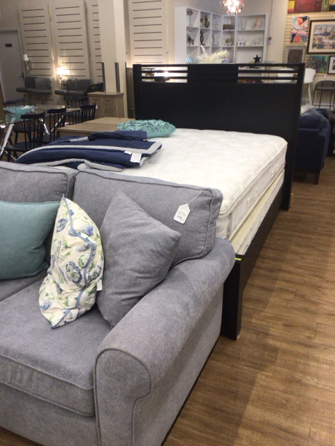 Espresso Tone Wood Queen Bed