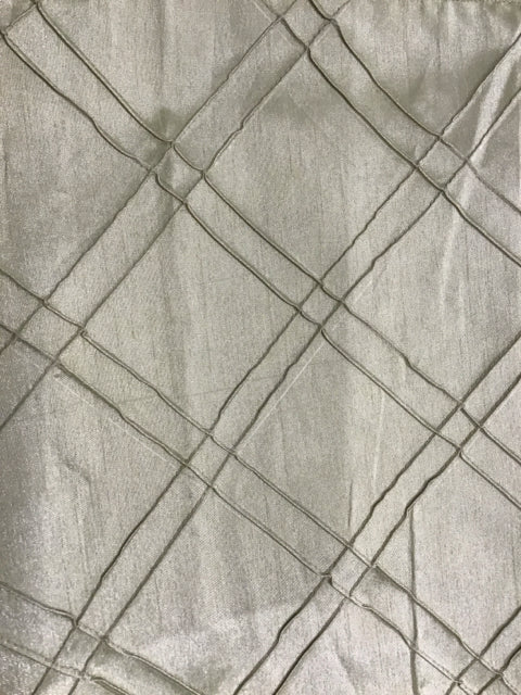 Green Metallic Diamond Pattern Runner