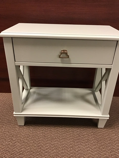 29.5" H Green Wood End Table W/Draw