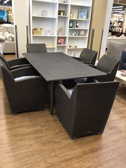 Brown Jordan Fusion Outdoor Table w/6 Chairs AS-IS Slight Wear on Table corner
