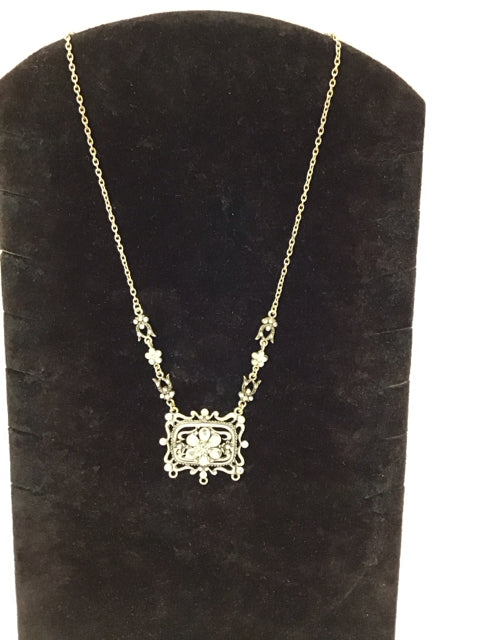 Silver Tone Necklace w/Rhinestones Flower Motif