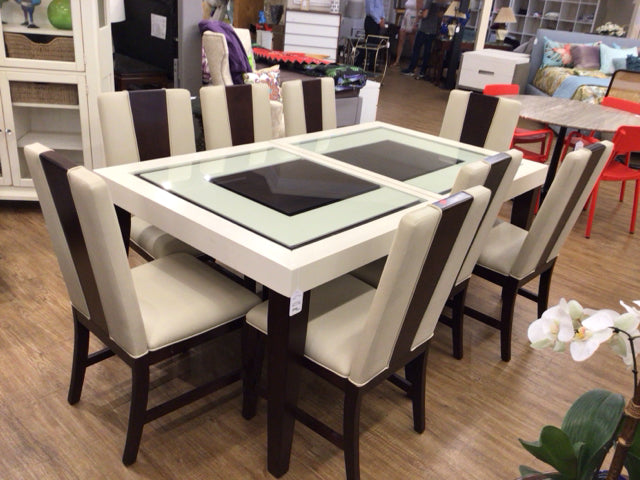 RTG Sofia Vergara Savona Dining Table W/8 Chairs/1 Leaf