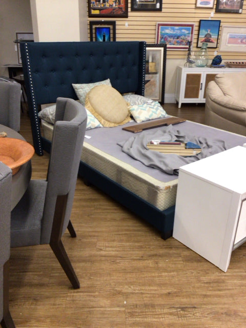 Blue Fabric Button Tufted  Platform Queen Bed