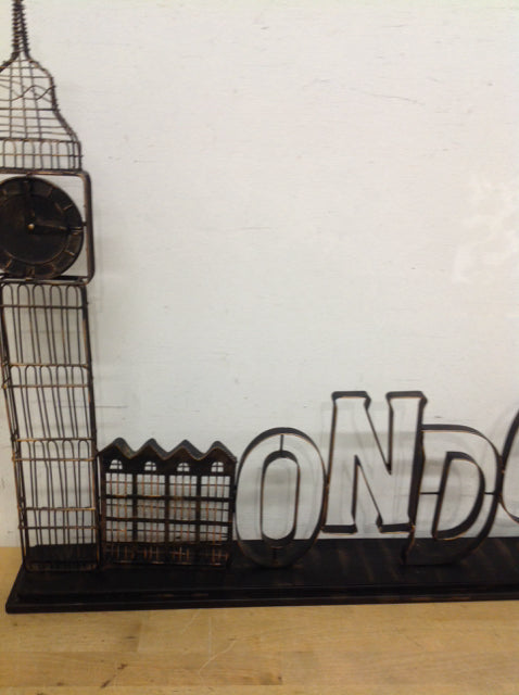 28" Metal London Sculpture